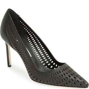 MANOLO BLAHNIK BLACK LEATHER PUSSNA PUMP HEELS 40